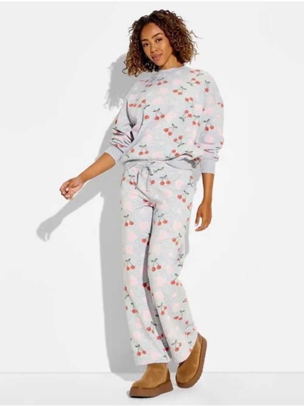 Zoe+Liv Women's Cherry Heart Fleece Graphic Sweatshirt & Pants Size Large